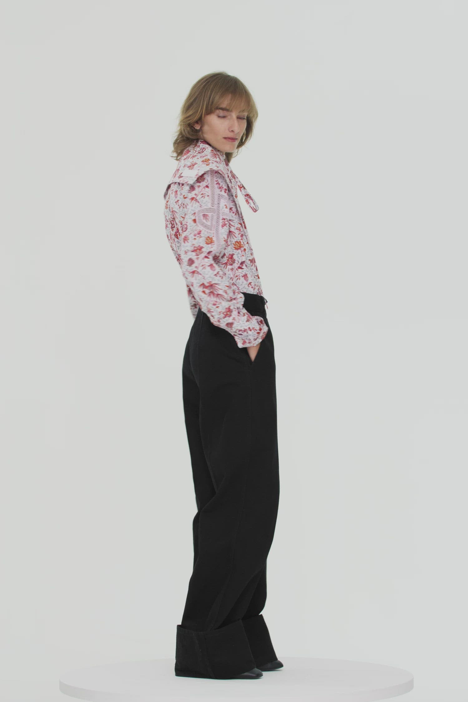 Patou - Printed collar in organic poplin - Indienne - A fresh finishing touch, a perfect Patou introduction.Organic cotton poplin collar featuring Act 2’s Indienne floral print. White embroidered Patou label at the back. Fastens via long ties at the front.